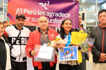 Daniela Campos regresó al Perú tras ganar medalla de oro en Santiago 2023