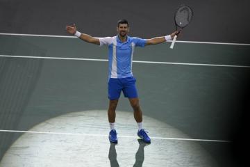 Djokovic clasificó a la final del Masters 1000 de París