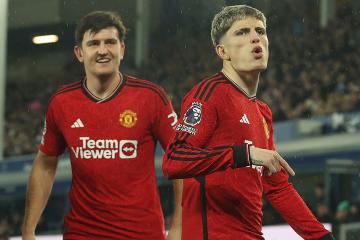 Con golazo de Garnacho, Manchester United goleó al Everton