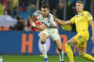 Italia clasificó a la Eurocopa tras empatar a cero con Ucrania