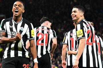 Newcastle goleó por 3-0 al Manchester United y lo eliminó de la Carabao Cup
