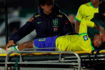 Neymar fue operado con éxito de su rodilla izquierda