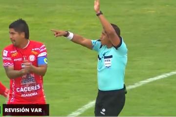 (VIDEO) VAR anuló por primera vez un gol en la Copa Perú