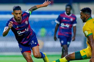 Christofer Gonzáles vio la roja en el empate de Al-Adalah y Al-Jandal