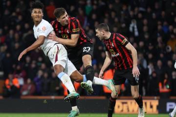 Aston Villa salvó empate en el final