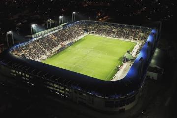 Always Ready inauguró sistema luminario en su estadio de El Alto