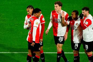 Con López en la banca, Feyenoord avanzó a tercera ronda de la Copa Holanda