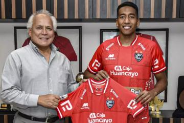 Espinoza: "Me siento muy feliz por tener la oportunidad de representar a Cienciano"