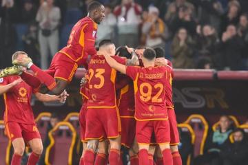 Roma derrotó 2-0 a Napoli