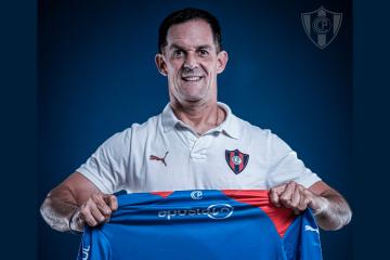Cerro Porteño anunció a Víctor Bernay como su nuevo entrenador