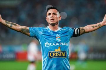 ES OFICIAL: Yotún renovó con Cristal hasta 2026