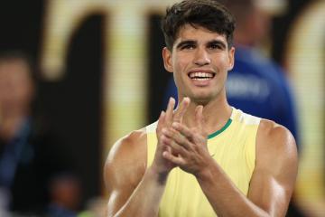 Alcaraz debutó con triunfo en Australia