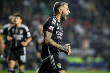 Benfica goleó de visita y sigue segundo en Portugal