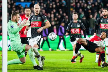 Feyenoord igualó de local y se alejó del primer lugar