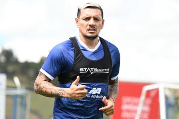 ¡Del avión a la cancha! Garcés ya entrena con Cienciano