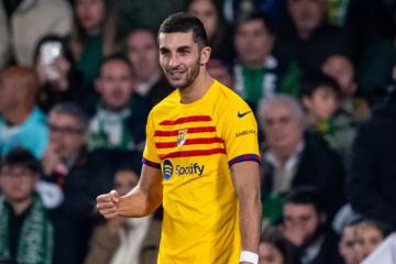 Barcelona derrotó por 4-2 a Betis y se acerca al puntero, Real Madrid
