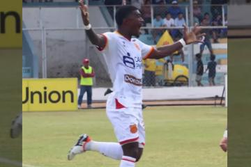 Mora: "Fue un partido difícil, pues hicimos la pretemporada en Lima, tuvimos una semana de preparación en Piura"