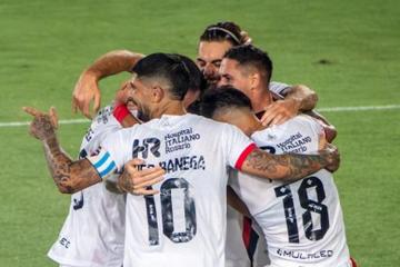 Newell's de Larriera marcha como líder en Argentina
