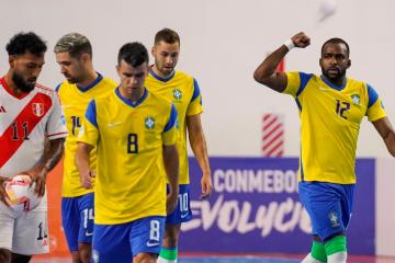 (FOTOS) Perú cayó goleado por Brasil en su último partido de Copa América de futsal