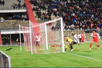 Atención Cristal: Always Ready igualó 1-1 con Universitario de Vinto