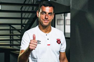 Duarte se quedó en la banca en triunfo de Alajuelense