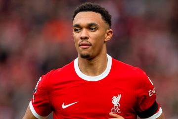 Alexander Arnold se perderá la final de la Carabao Cup ante Chelsea