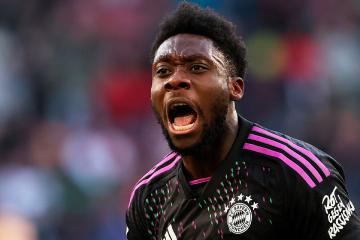Bayern Múnich admite la posibilidad de vender a Alphonso Davies en caso no renueve