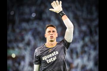 Britos: "Me estoy acostumbrando a la pelota, es diferente con la que jugaba"