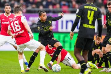 López fue suplente en triunfo de Feyenoord