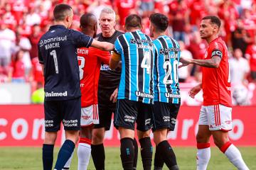 Internacional se quedó de forma agónica con el clásico de Porto Alegre