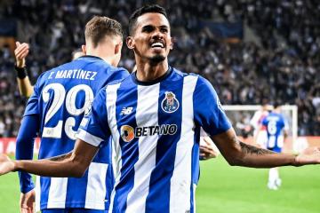Celebró en los descuentos: Porto sacó ventaja ante Arsenal