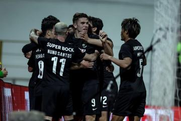 Sporting de Lisboa ganó y no se baja de la pelea