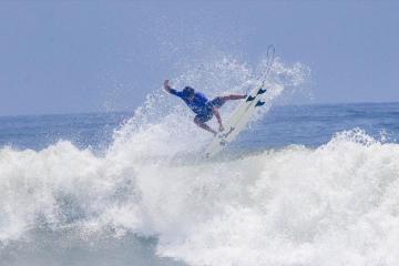 Billabong Señoritas Open Pro arrancó con todo en Perú