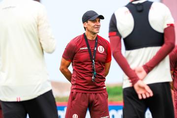Bustos: "Se nos viene una maratón de partidos, pero buscaremos ganar Apertura y hacer una buena Copa"