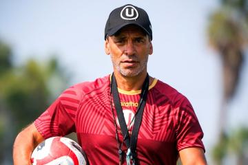 Bustos: "Christopher Olivares es un jugador que me gusta y sí está en mis planes"