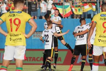 Con Trauco en el final, Criciúma ganó en la ida de la final del torneo Catarinense