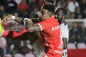 Paolo Fuentes: "Hernán Barcos me agredió y fue bien expulsado"