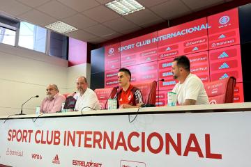 Santos Borré: "La afición fue muy importante a la hora de tomar la decisión de venir a Inter"