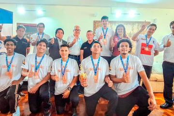 Selecciones de básquetbol de la U. Federico Villarreal fueron premiadas por FEDUP