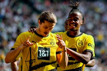 Dortmund venció de visita al Monchengladbach con doblete de Sabitzer