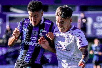 Barco ingresó en el empate de Defensor Sporting frente a Liverpool