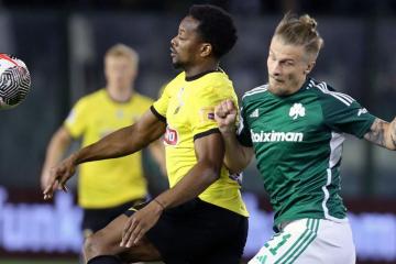 Sin Callens, AEK perdió la punta en Grecia