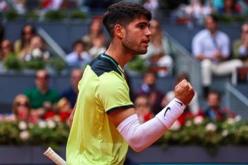 Alcaraz avanzó a octavos de final en Madrid