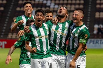 Banfield goleó a Ciudad de Bolívar y avanzó en la Copa Argentina