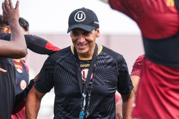 Bustos: "No pensamos solo en la racha invicta, sino en hacer un buen Apertura y Libertadores"