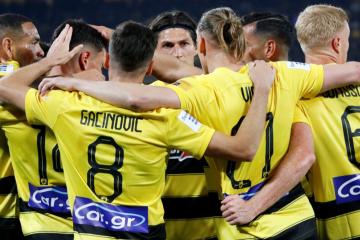 Con Callens, AEK ganó y escaló a la cima en Grecia
