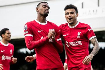 Liverpool venció de visita al Fulham y, por ahora, comparte la punta en Premier League