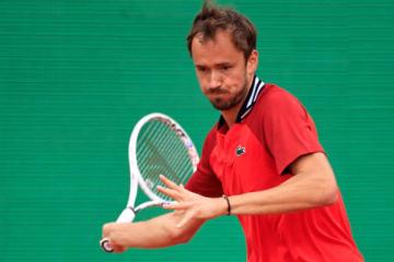 Medvedev venció a Monfils y se metió a octavos en Montecarlo