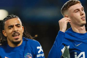 ¡Partidazo! Chelsea venció por 4-3 a Manchester United en un vibrante encuentro válido por la trigésima primera jornada de la Premier League.  El cuadro azul se puso en ventaja con dos goles a los Conor Gallagher a los 4 minutos y Cole Palmer de penal a los 19 minutos.  Sin embargo, el cuadro rojo equiparó el marcador con goles del argentino Alejandro Garnacho a los 34 y Bruno Fernandes a los 39 minutos.  Para la segunda mitad, el cuadro rojo se puso adelante, nuevamente con gol del extremo gaucho a los 67