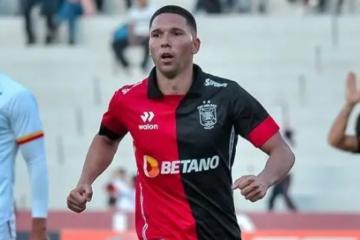 Martínez: "Estoy muy contento por el resultado, esta cancha es muy complicada"